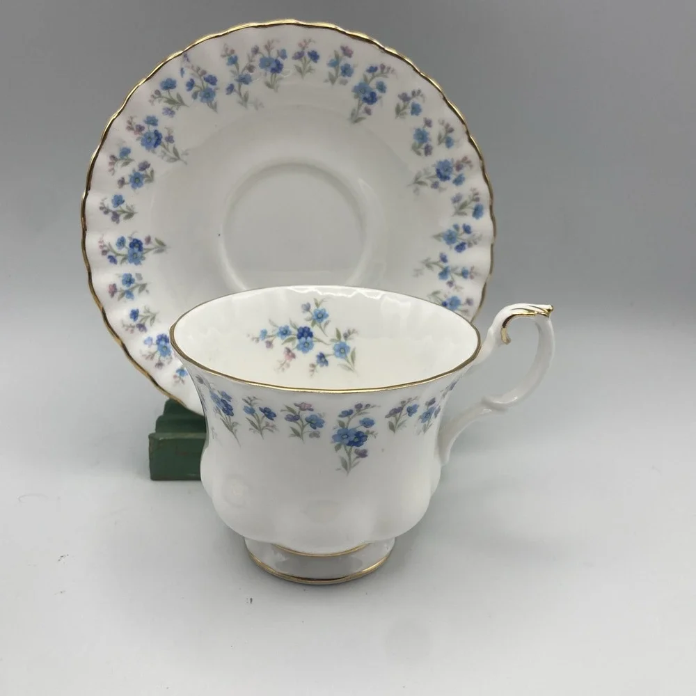 Royal Albert Memory Lane 2 Cup Saucer Set Teacup Blue Flower Cottagecore Vintage
